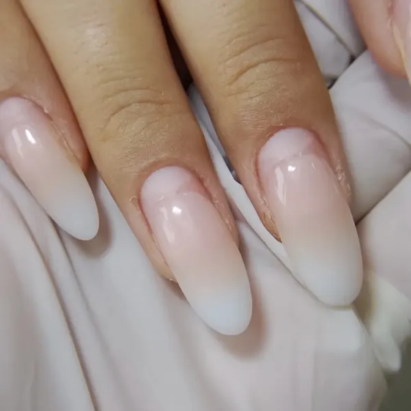 Unhas longas alongadas em baby boomer